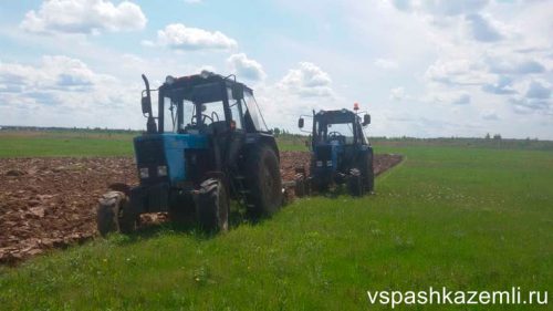 трактора в ходе мелиоративных работ